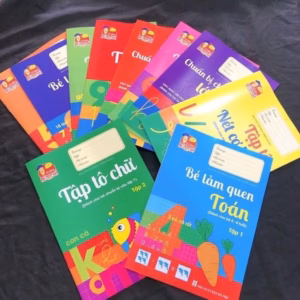 Set 10 Quyển Tập Tô Kèm 2 Bút Chì